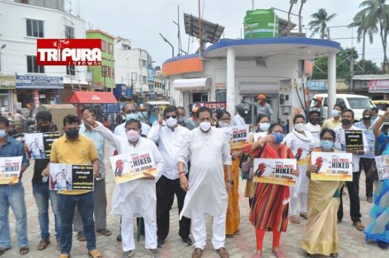 Tripura Congress Staged Protest against Fuel Price Hikes : 'No Hope for the Country till Modi Govt in Power', Says Congress 